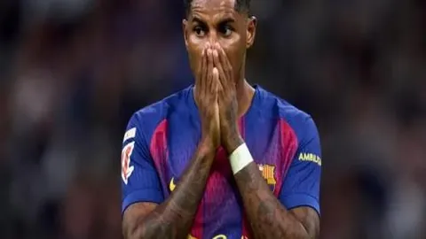 鹿晗现身疑似泪洒街头，邓超陪伴慰藉饮酒